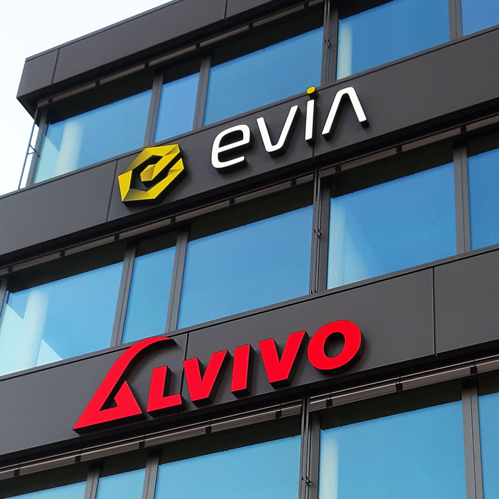 Leuchtbuchstaben evia und ALVIVO