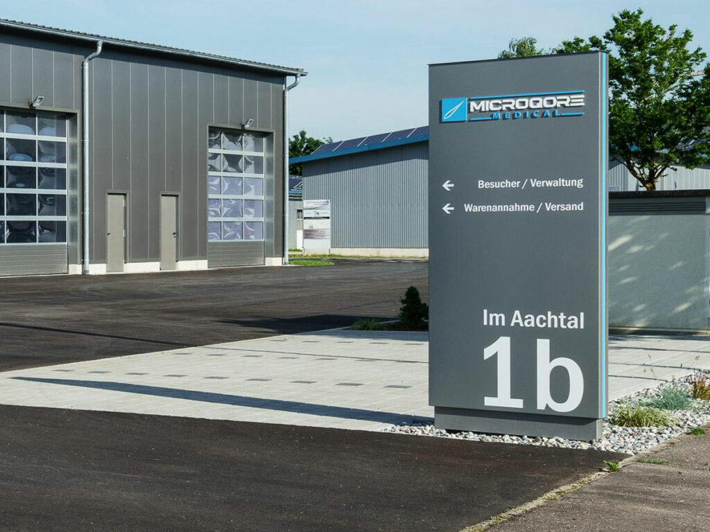 Werbepylone Microqore